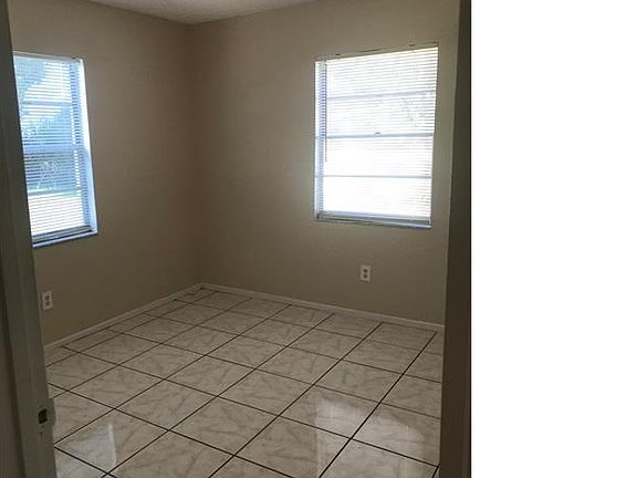 4th image of 104 Tulpan Dr