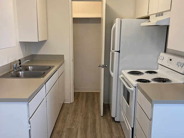 Heritage Park Apartments — Photo 6