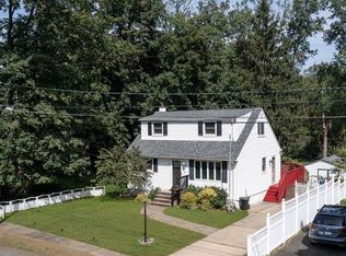 14 New St, Middlesex, NJ 08846