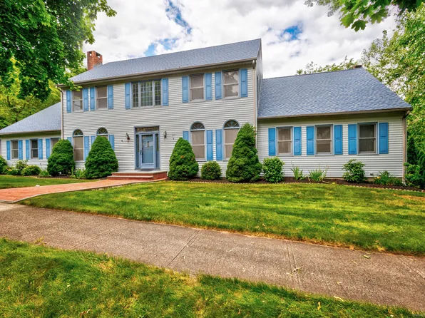 297 Blake Circle, Hamden, CT 06517