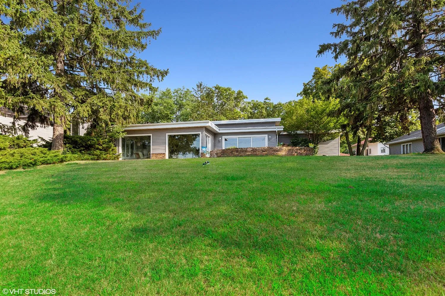 2117 Lake Shore Dr photo 1