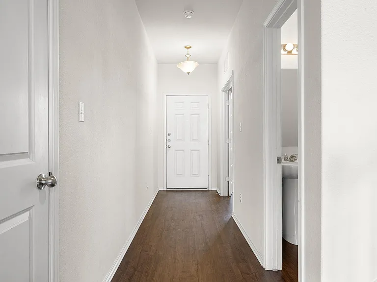 11801 Jackson Falls Way — Photo 3