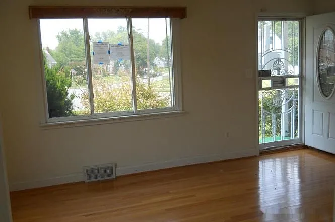 Spacious 5 BD / 2 BA Historic District Home in Lochearn | Freshly Renovated! — Photo 4