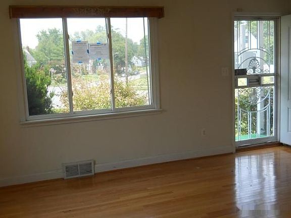 4th image of 3501 Essex Rd
