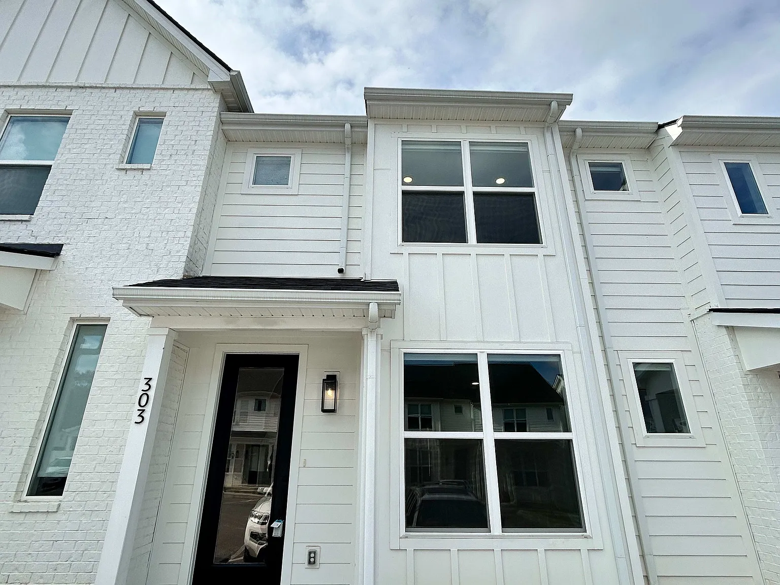 2 bed, 2.5 bath, 1219 sqft, $1,545 — Photo 1