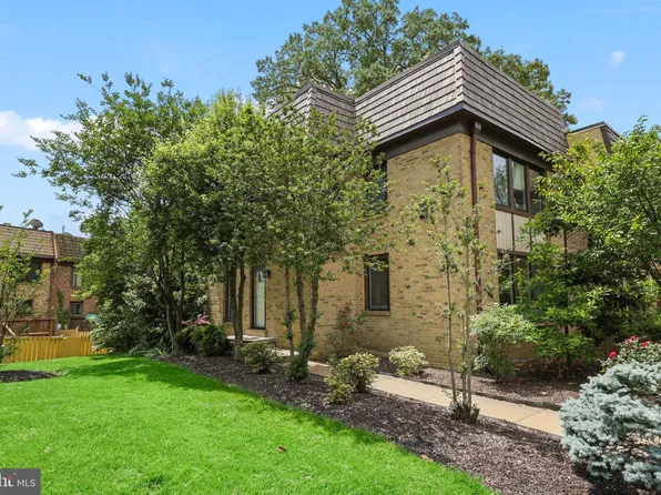 10219 Blake Ln, Oakton, VA 22124