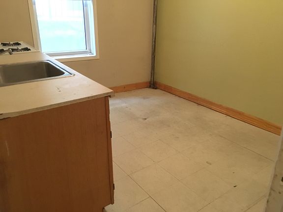 4th image of 2563 43rd St #1A
