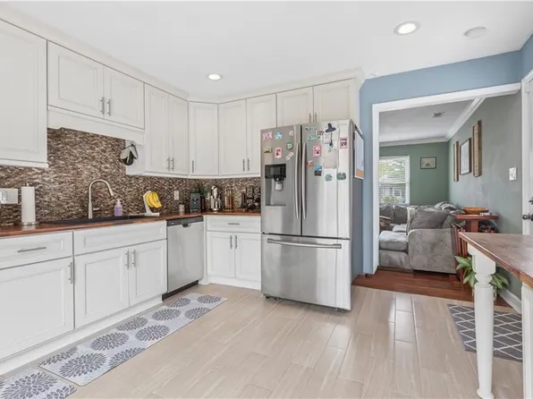 1553 Forest Cove Dr, Chesapeake, VA 23323