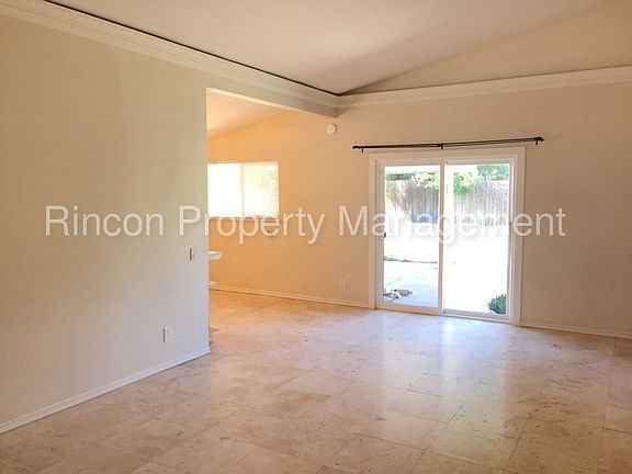 5th image of 909 Sheffield Pl