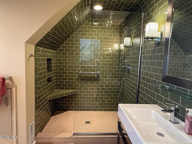 282 Snyder Rd — Photo 12
