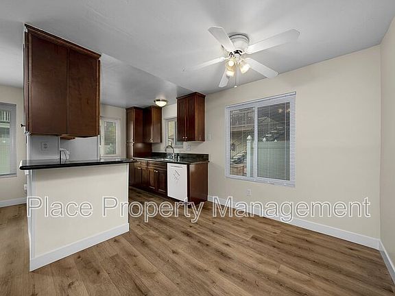 4th image of 565 Moss St Unit 12