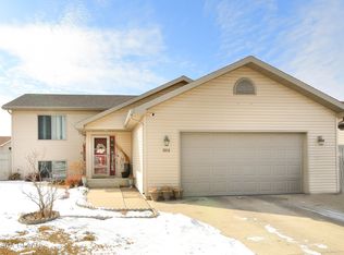 3910 Pendleton Dr, Grand Forks, ND 58201
