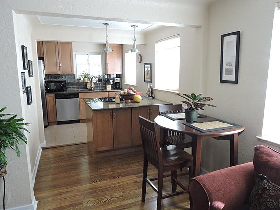 Living room/kitchen
