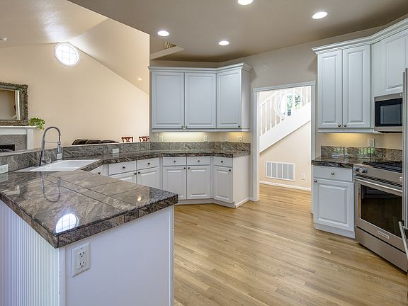 Granite, SS Appliances