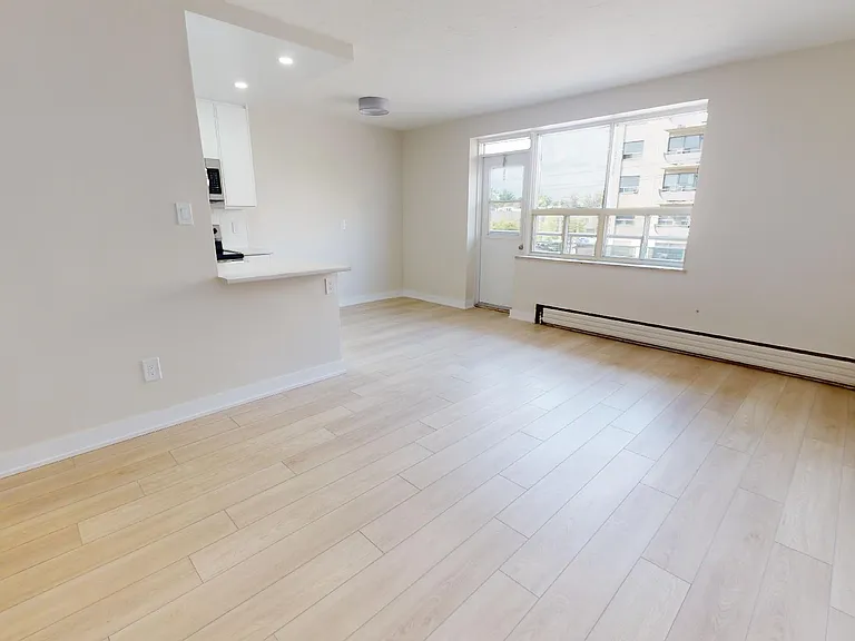 1170 Fennell Ave E — Photo 19