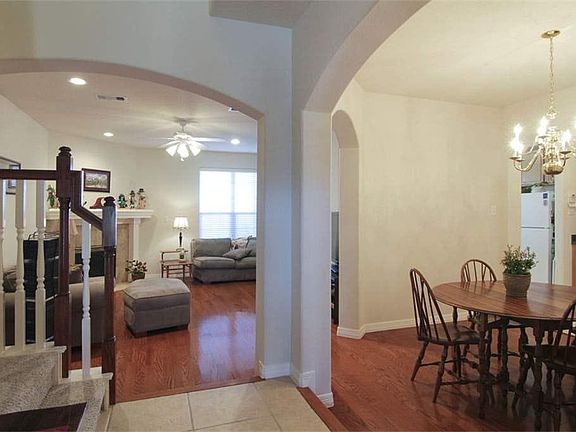 Welcome home. Clean, bright and well maintained.