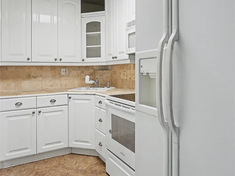 3000 Riomar St #406 — Photo 10