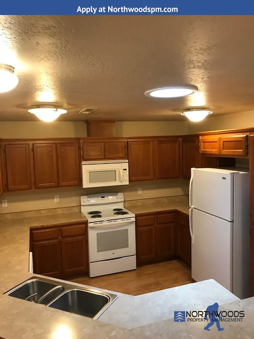 55+ Community 2 Bedrooms, 2 Bath Beautiful Condo Quiet Neighborhood — Photo 4