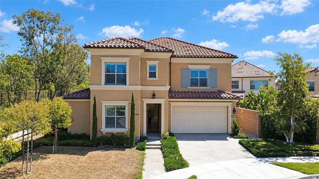 4 bed, 3.5 bath, 3024 sqft, $8,200 — Photo 2