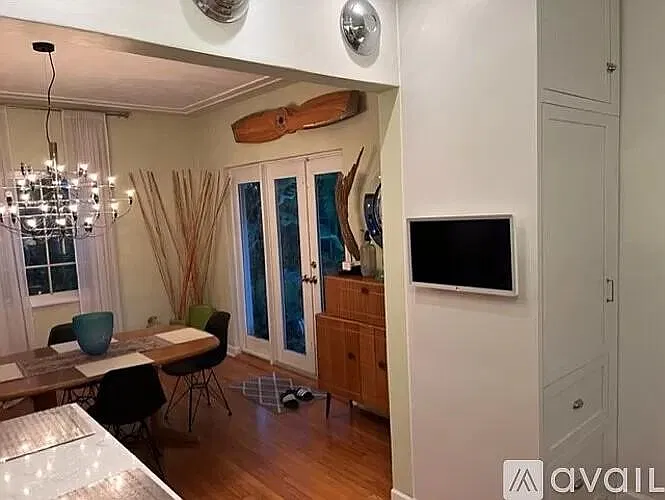 3 bed, 2212 sqft, $8,495 — Photo 2