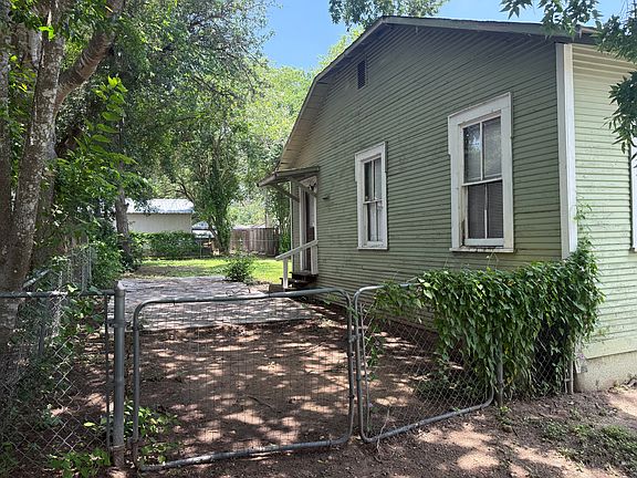2nd image of 1219 Saint Michael St
