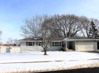 7060 Perry Ave N, Brooklyn Center, MN 55429