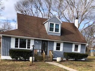 82 Whitman Ave, Islip, NY 11751