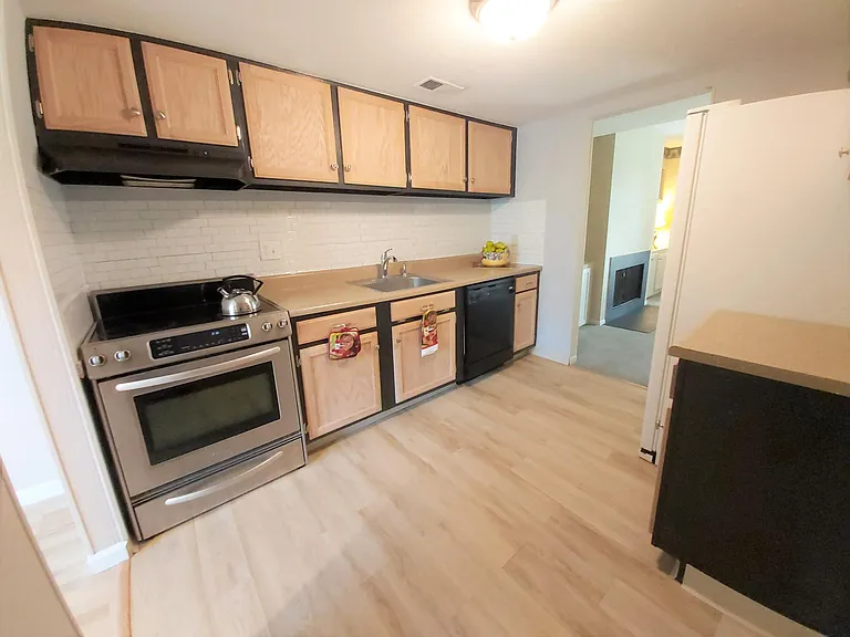 3210 Crystal Ct — Photo 6