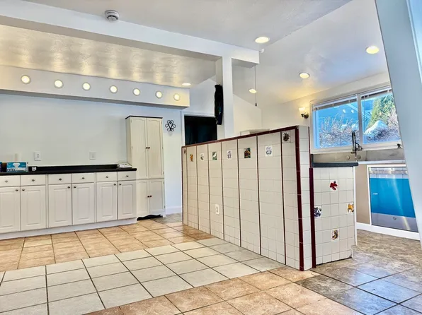 109 Forest Rd, Salisbury, MA 01952