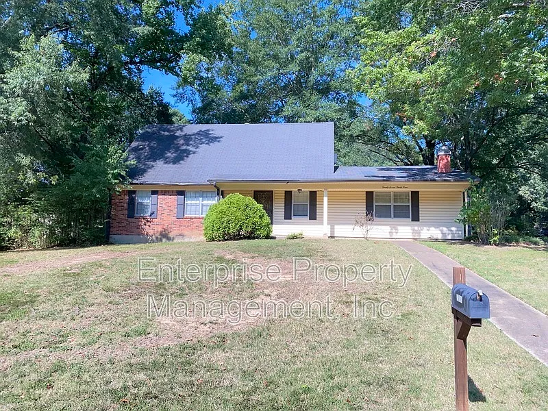 4 bed, 2.0 bath, 1984 sqft, $1,850 — Photo 1