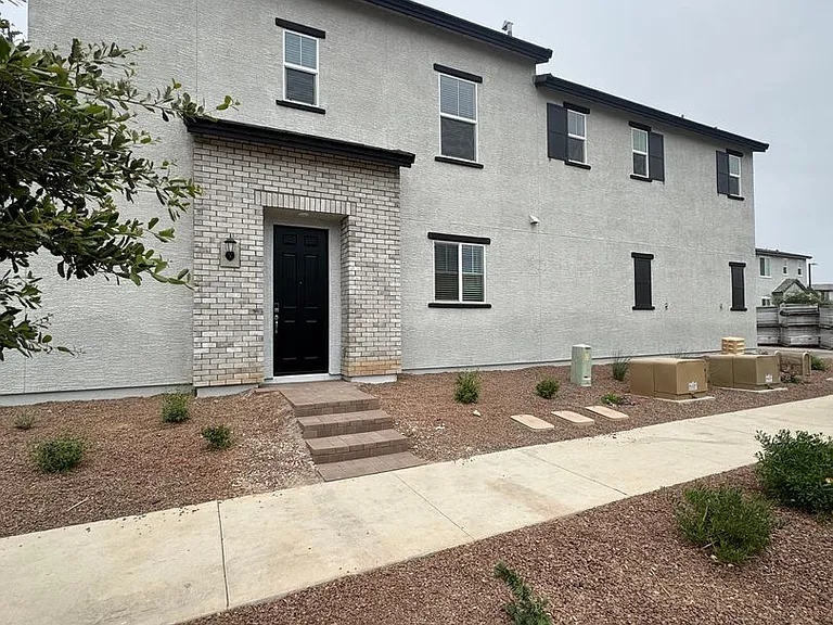 2442 W Maximo Way — Photo 4