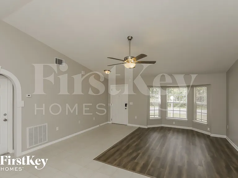 2201 Wagonwheel Ave SE — Photo 3