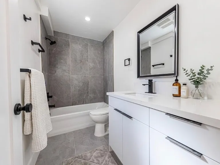 Luxury 3 & 4 Bed Townhomes | Walk to NoHo Arts District + Toluca Lake — Photo 9