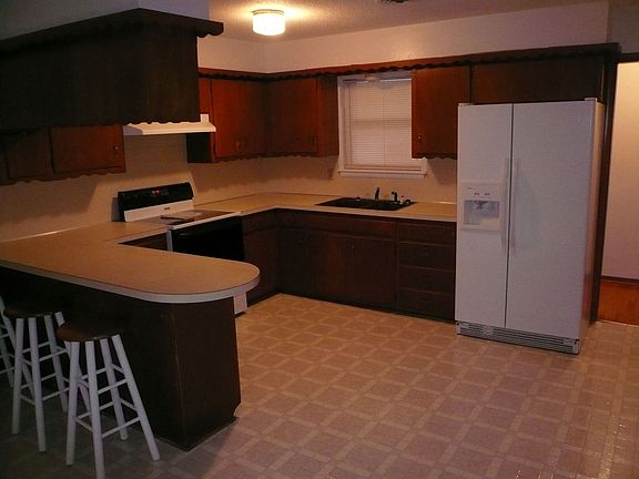 3rd image of 5722 NW Glenn Ave