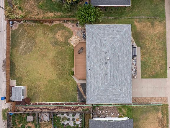 5th image of 1308 Macarthur Rd