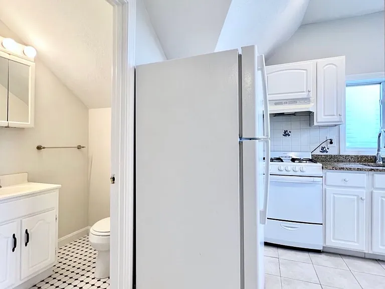 131 Pearl St #3R — Photo 8