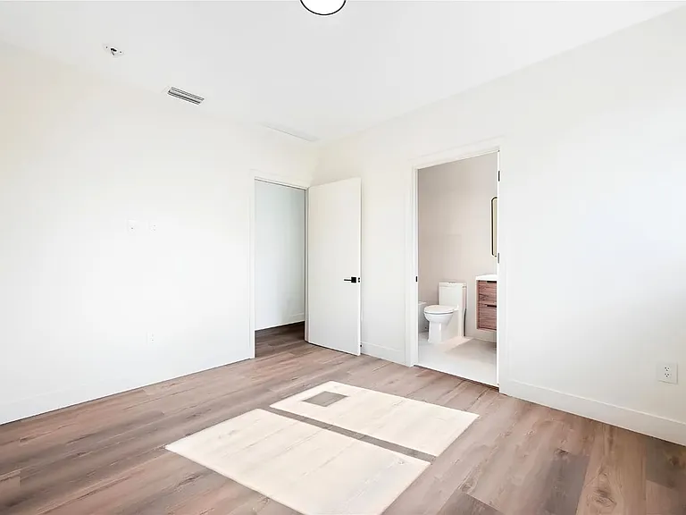 3073 Hibiscus St — Photo 11