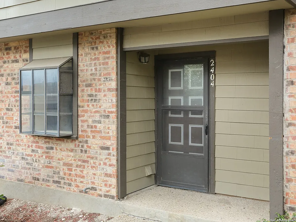 11815 Vance Jackson Rd #1-2404