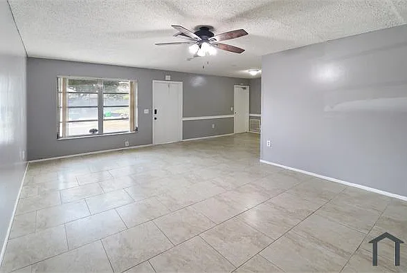 4690 NW 113th Ave — Photo 5