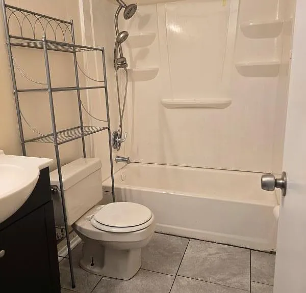 2626 Gifford Ave #B — Photo 8