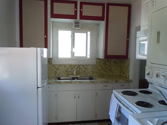 4th image of 126 W Elm St