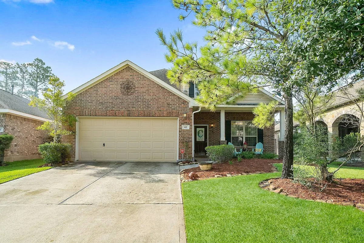 Photo 1 of 46 - 62 W Lasting Spring Cir - The Woodlands, TX Primary Photo - 62 W Lasting Spring Cir