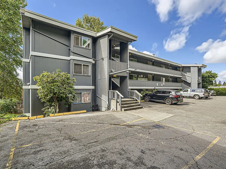 Sunset View Apartments — Photo 37
