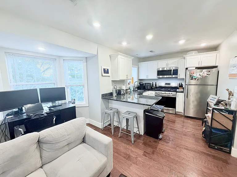 18 Atlantic St #4 — Photo 3