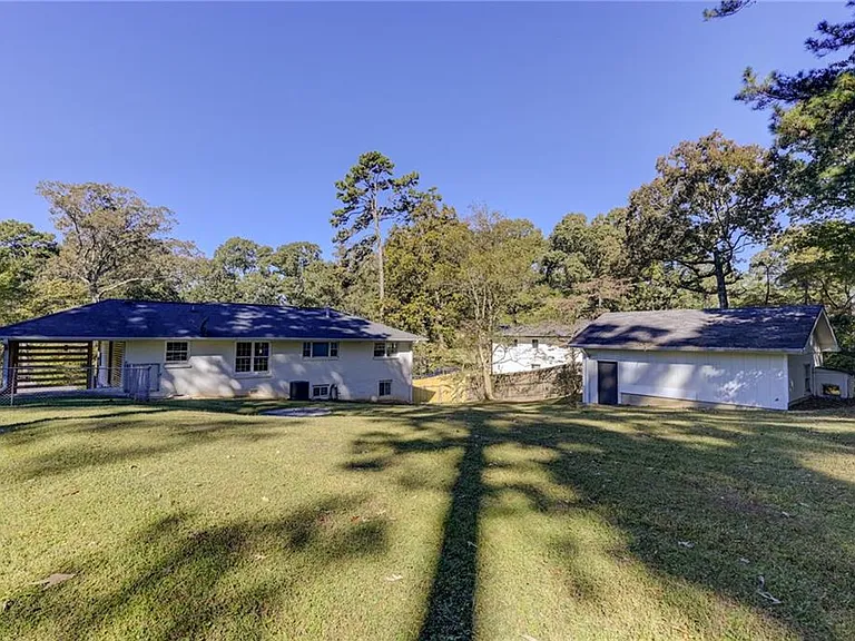 2325 Elmwood Cir SE — Photo 33