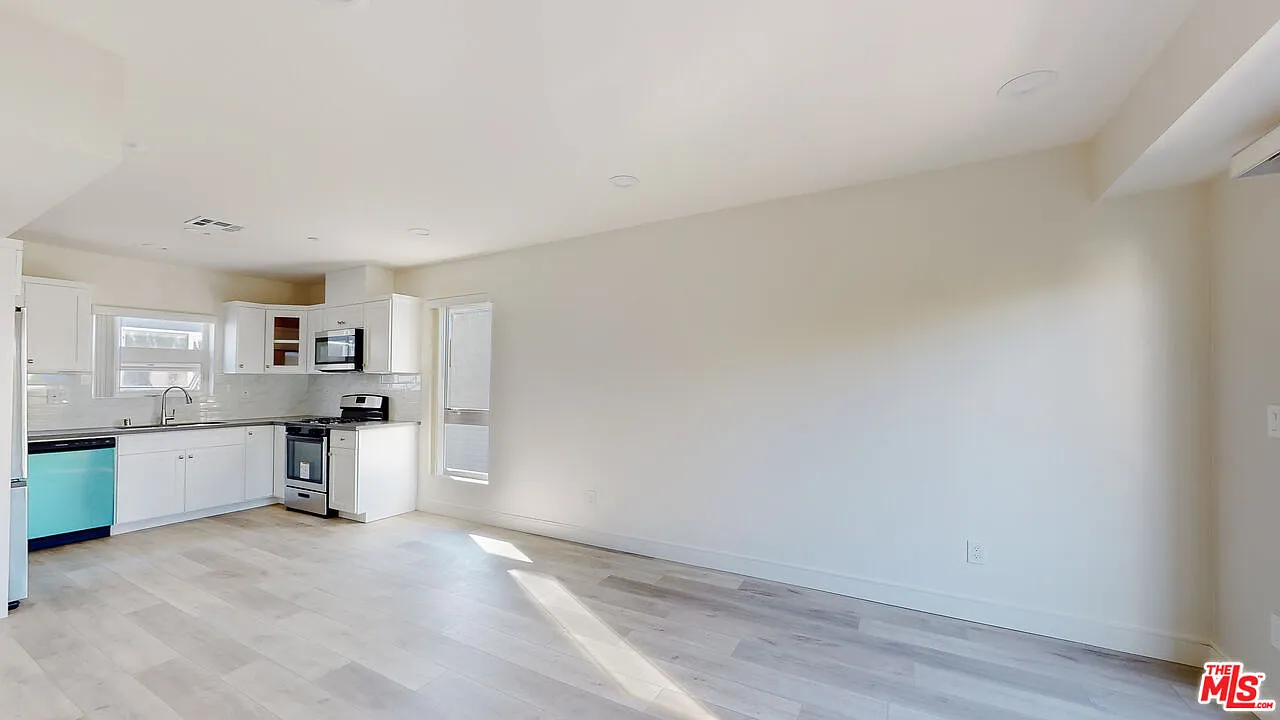2 bed, 1.5 bath, 1200 sqft, $3,199 — Photo 1