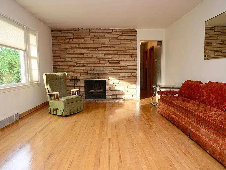 9202 Pacific St — Photo 6