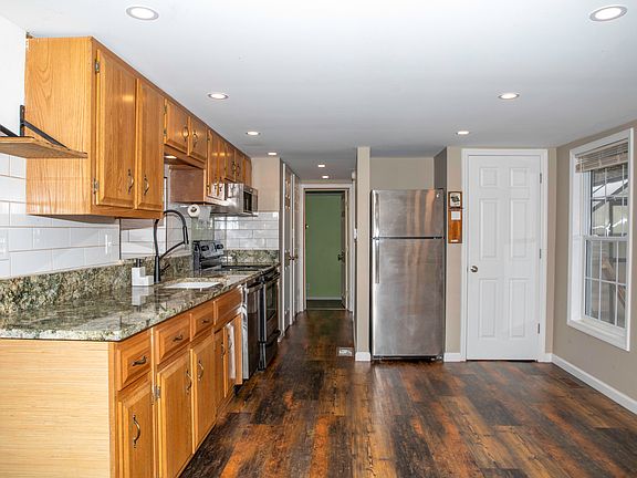 5th image of 1060 S Lakeshore Dr