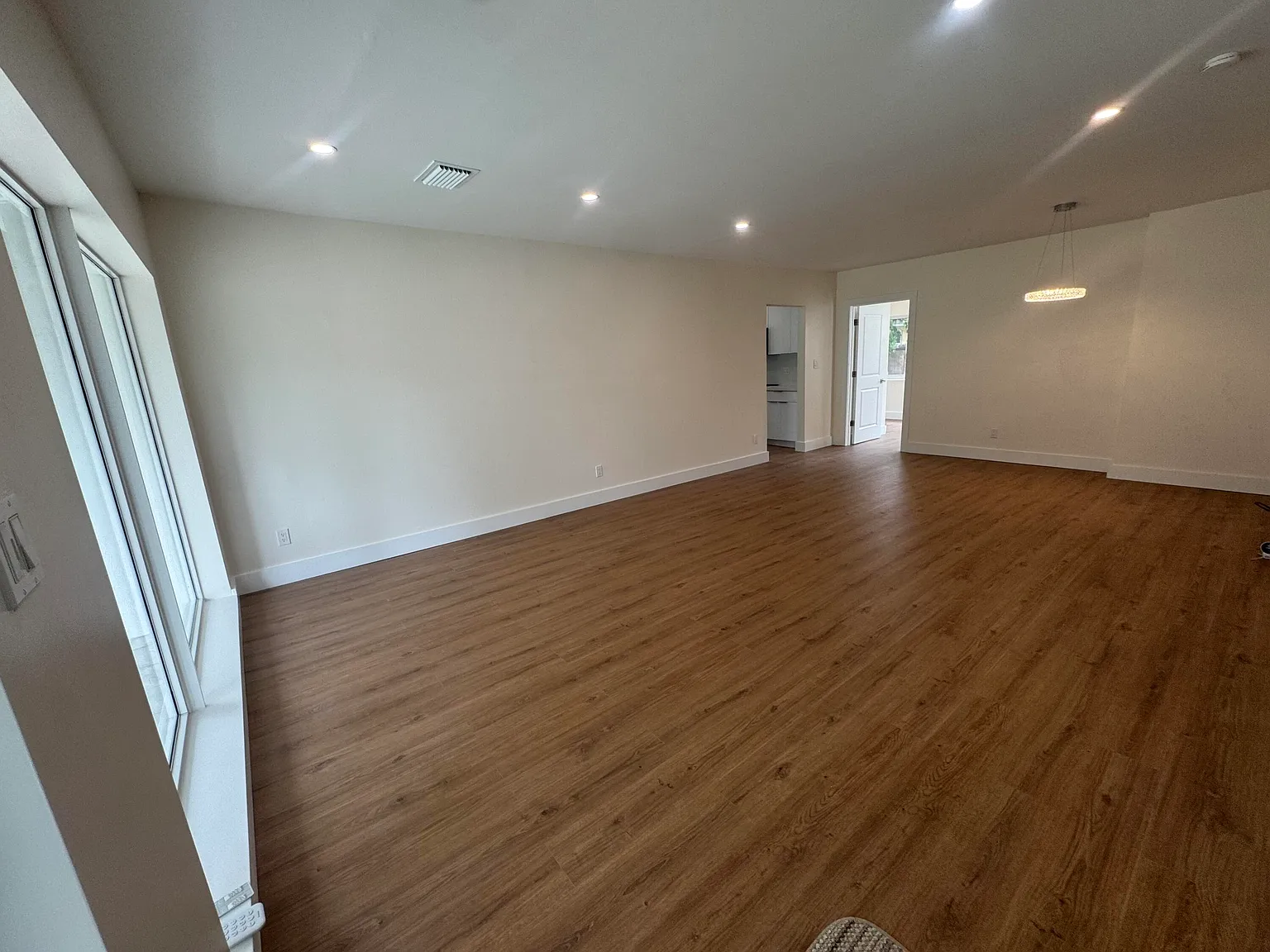 3 bed, 2.0 bath, 1710 sqft, $4,300 — Photo 4
