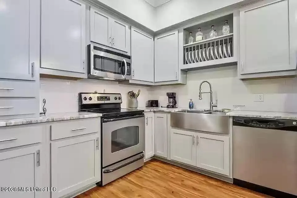 2 bed, 2.0 bath, 1000 sqft, $2,000 — Photo 3